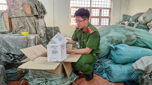 Gần nửa triệu sản phẩm kem đánh răng, dầu gội giả của "bà trùm" Phạm Thị Sáng: Có những hãng nào?- Ảnh 5. Gần nửa triệu sản phẩm kem đánh răng, dầu gội giả của "bà trùm" Phạm Thị Sáng: Có những hãng nào?- Ảnh 5.