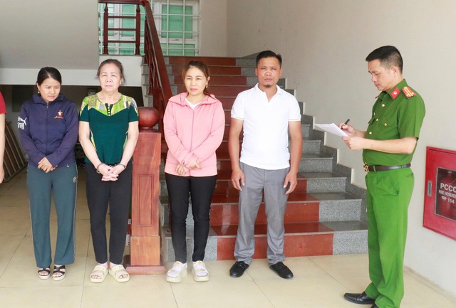 Gần nửa triệu sản phẩm kem đánh răng, dầu gội giả của "bà trùm" Phạm Thị Sáng: Có những hãng nào?- Ảnh 1. Gần nửa triệu sản phẩm kem đánh răng, dầu gội giả của "bà trùm" Phạm Thị Sáng: Có những hãng nào?- Ảnh 1.
